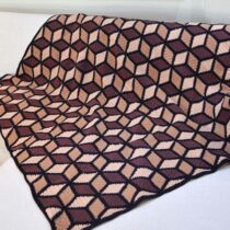 Плед крючком трехцветным узором «Кубики»